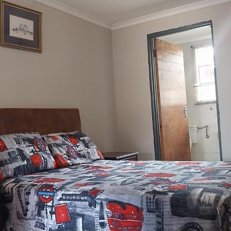 Jay'S Guest House วิตแบงก์ ภายนอก รูปภาพ